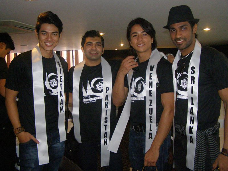 Khôi Nguyên trong các hoạt động của cuộc thi