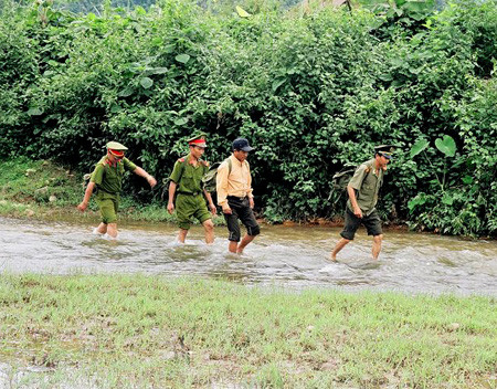 Những chuyến công tác cửa cán bộ công an. Những chuyến công tác cửa cán bộ công an