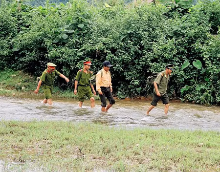 Những chuyến công tác cửa cán bộ công an