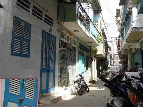 Giờ ngôi nhà mới được sửa sang lại từ lúc cụ thành tỷ phú trở nên vắng tanh, cánh cửa lúc nào cũng khóa im ỉm. Giờ ngôi nhà mới được sửa sang lại từ lúc cụ thành tỷ phú trở nên vắng tanh, cánh cửa lúc nào cũng khóa im ỉm