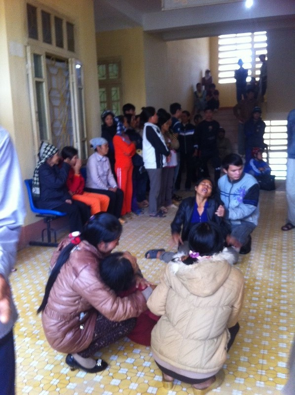 Gia đình tập trung tại bệnh viện