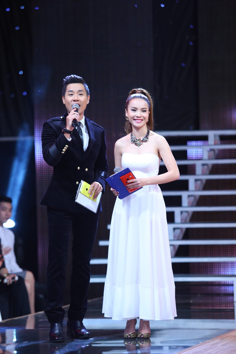 Hai MC Nguyên Khang và Yến Trang