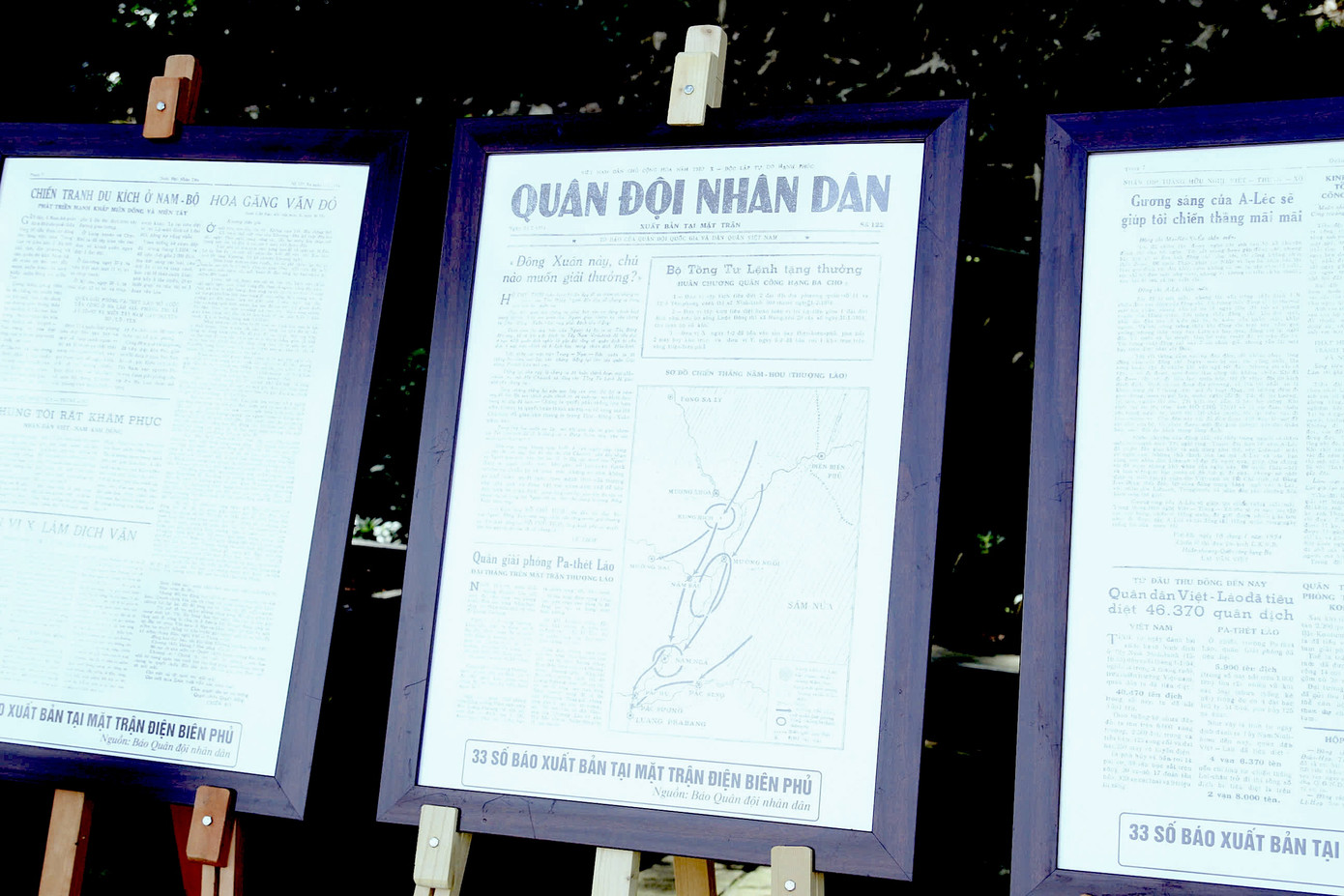 Cận cảnh các trang báo.