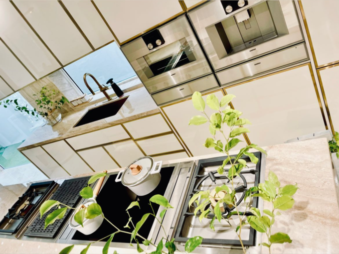 Hồ Ngọc Hà háo hức khoe nhiều góc trong biệt thự mới của cô và Kim Lý đang trong giai đoạn trang trí nội thất.