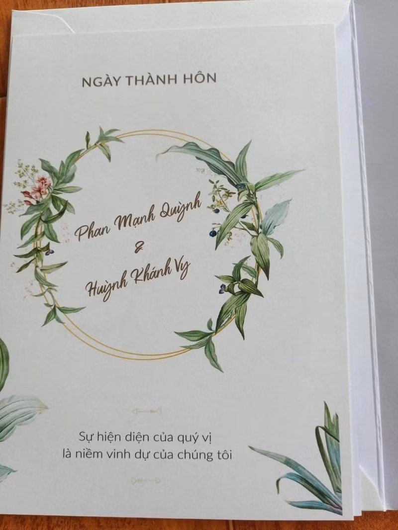 Thiệp cưới đơn giản nhưng không kém phần sang trọng của Phan Mạnh Quỳnh.
