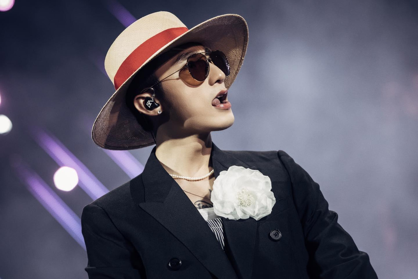 Sơn Tùng luôn biết cách cập nhật những xu hướng mới.