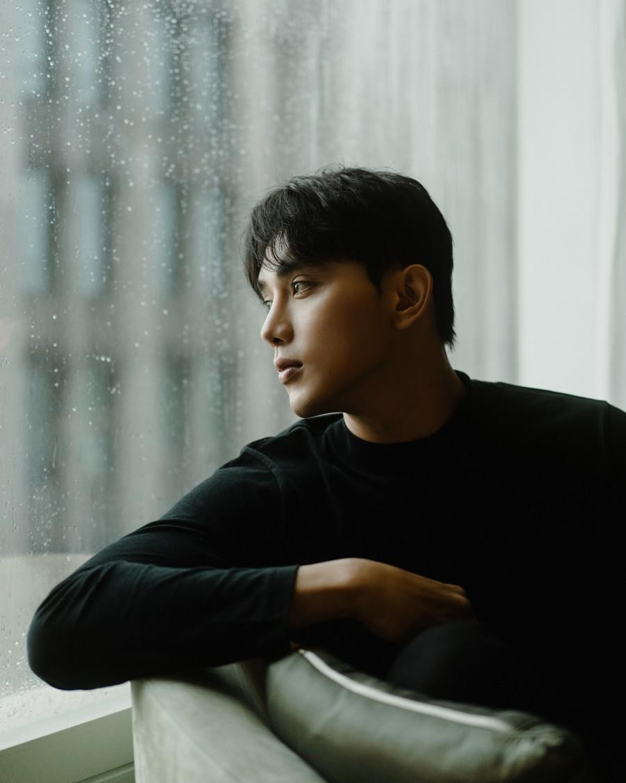 Góc nghiêng "thần thánh" của Thuận Nguyễn. Góc nghiêng "thần thánh" của Thuận Nguyễn.