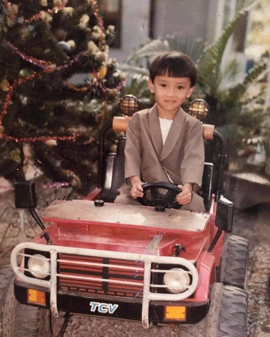 Gương mặt diễn viên đã có nét ngay từ bé. Gương mặt diễn viên đã có nét ngay từ bé.