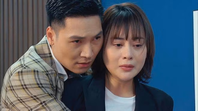 Mạnh Trường đóng cặp ăn ý với Phương Oanh trong Hương Vị Tình Thân.