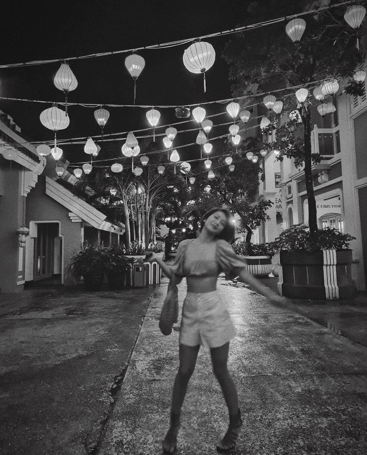 Nàng &quot;boxing girl&quot; vui vẻ, thoải mái trong loạt ảnh vừa chia sẻ.