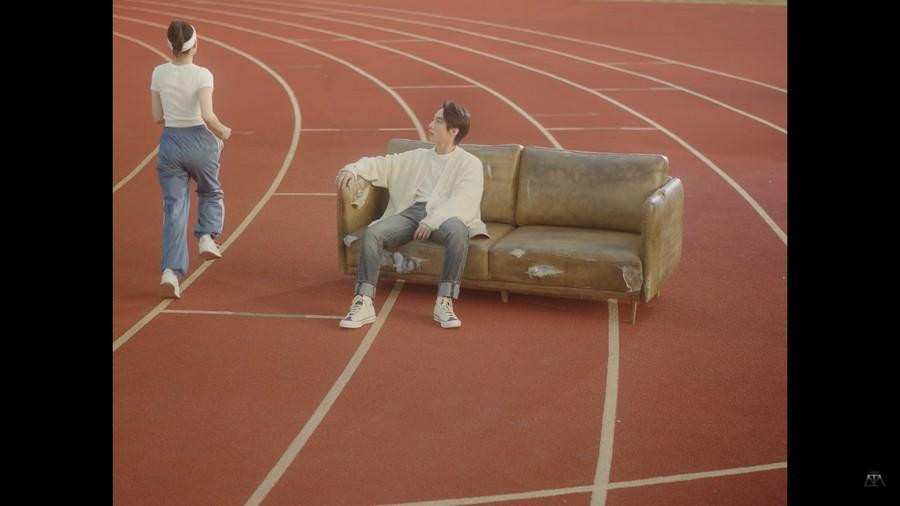 Sự xuất hiện chớp nhoáng của người đẹp sinh năm 1994 trong Muộn Rồi Mà Sao Còn. Sự xuất hiện chớp nhoáng của người đẹp sinh năm 1994 trong Muộn Rồi Mà Sao Còn.