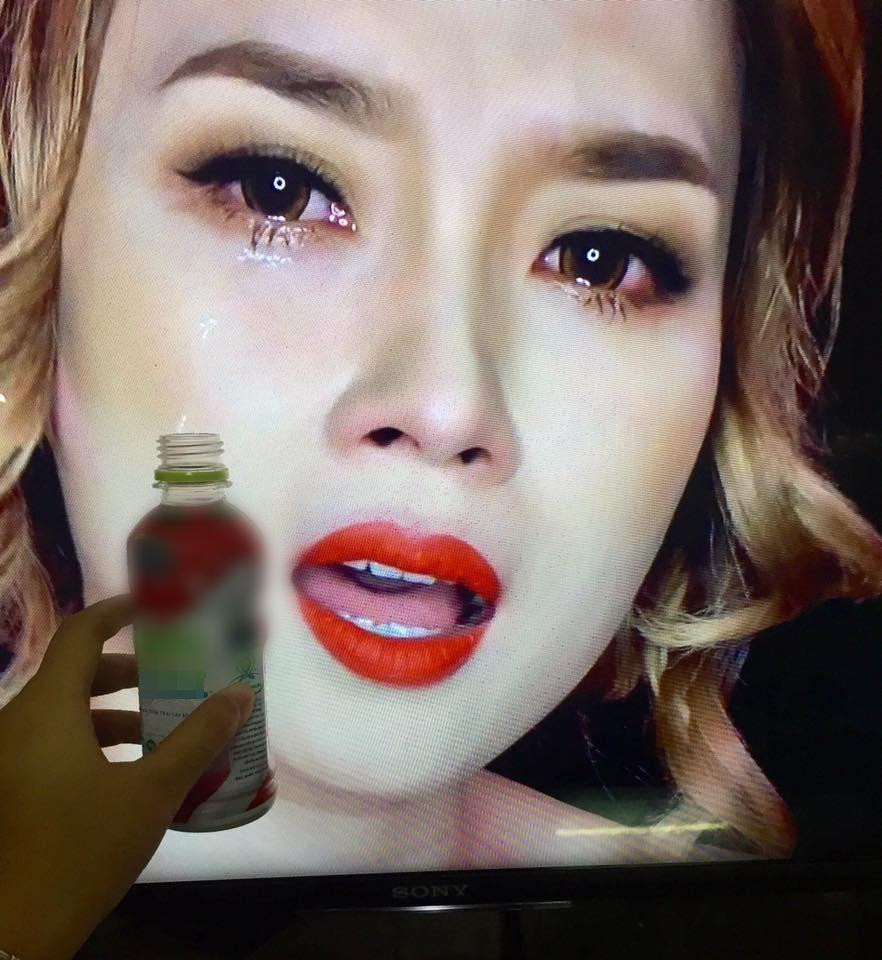 Phiên bản &quot;hứng nước mắt&quot; hài hước không kém.