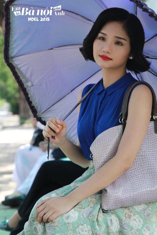 Tạo hình "bà ngoại tuổi 20" của ca sĩ trong phim. Tạo hình "bà ngoại tuổi 20" của ca sĩ trong phim.