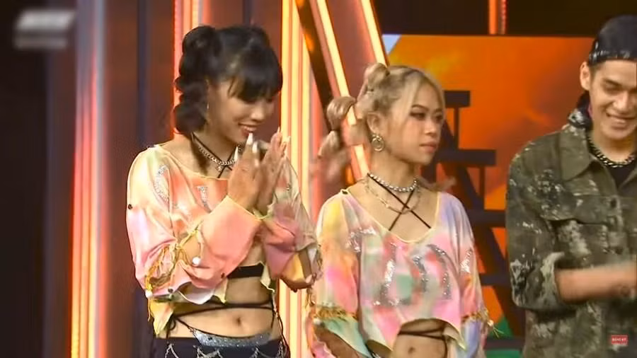 Trong khi dancer đồng hành vui mừng vì lọt vào vòng trong thi tlinh lại "không cảm xúc".