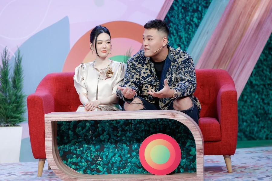 Vợ chồng YouTuber nổi tiếng cũng chia sẻ về chuyện tình yêu của mình. Vợ chồng YouTuber nổi tiếng cũng chia sẻ về chuyện tình yêu của mình.