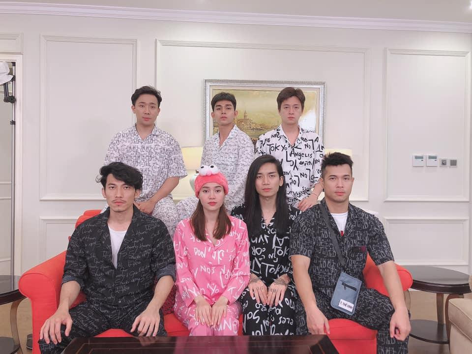 7 nghệ sĩ mang 7 tính cách khác nhau, tạo nên sự đa dạng cho chương trình. 7 nghệ sĩ mang 7 tính cách khác nhau, tạo nên sự đa dạng cho chương trình.