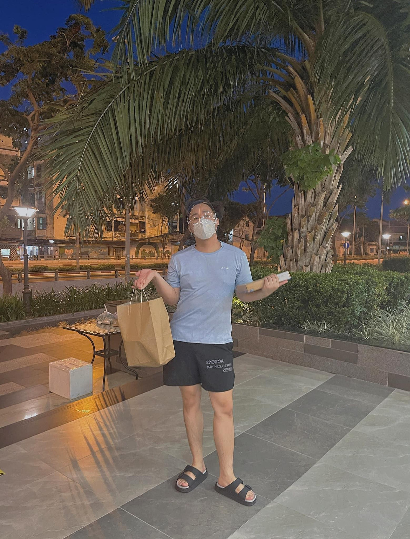 Chính chủ không chia sẻ nhưng chắc chắn anh đã giảm được số cân nặng đáng kể. Chính chủ không chia sẻ nhưng chắc chắn anh đã giảm được số cân nặng đáng kể.