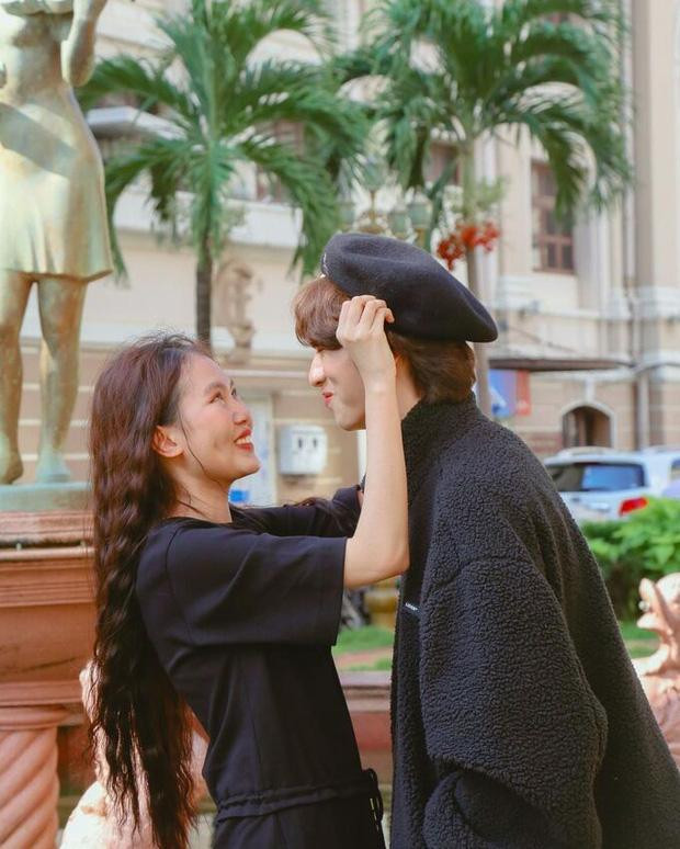 Hai ca sĩ nhí thường xuyên diện đồ đôi, có những hành động ngọt ngào dành cho đối phương. Hai ca sĩ nhí thường xuyên diện đồ đôi, có những hành động ngọt ngào dành cho đối phương.