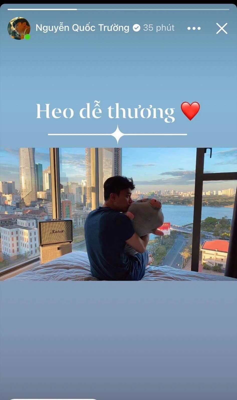 Quốc Trường nhiều lần thể hiện tình cảm với Minh Hằng thông qua "bé heo" - vốn là biệt danh của nữ ca sĩ.