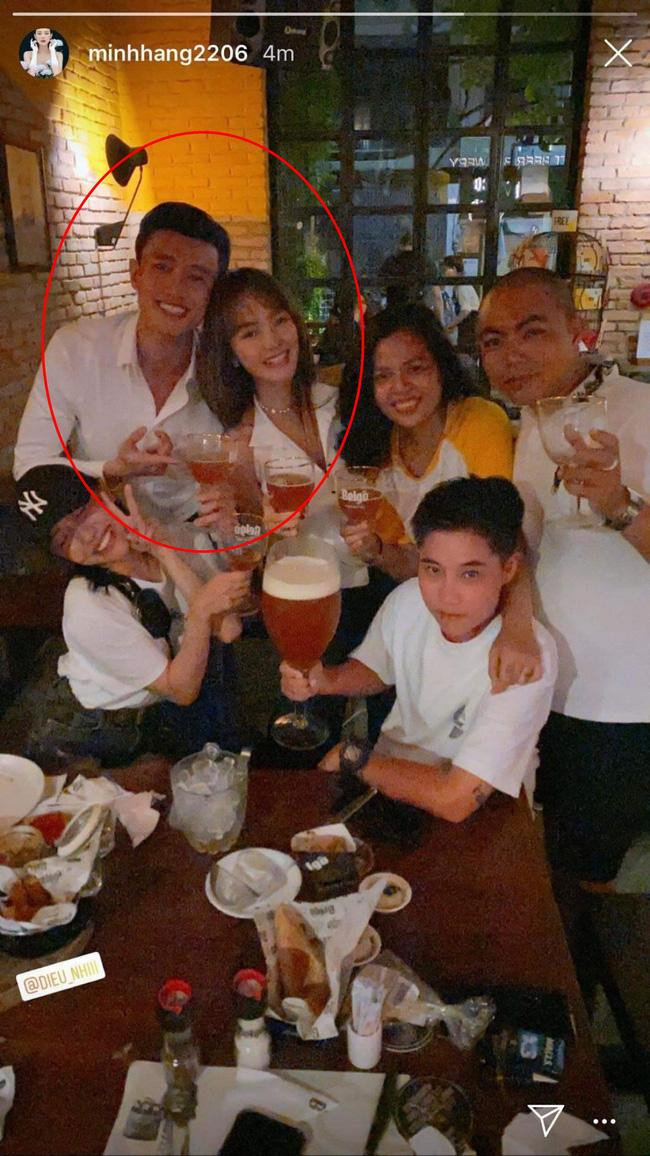 Bức ảnh Minh Hằng chụp chung cùng những người bạn của mình từ 8 tháng trước.