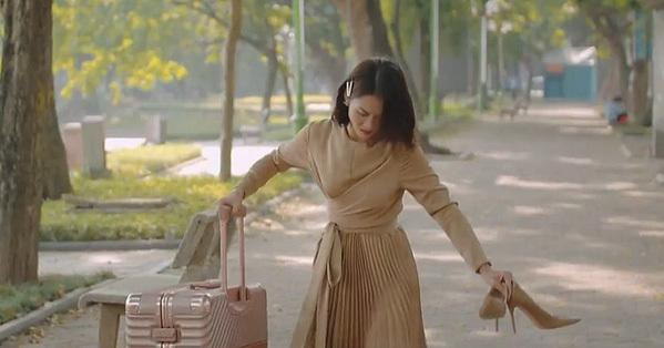 Thời trang đồng điệu từ quần áo, giày đến vali của Khả Ngân ghi điểm mạnh. Thời trang đồng điệu từ quần áo, giày đến vali của Khả Ngân ghi điểm mạnh.