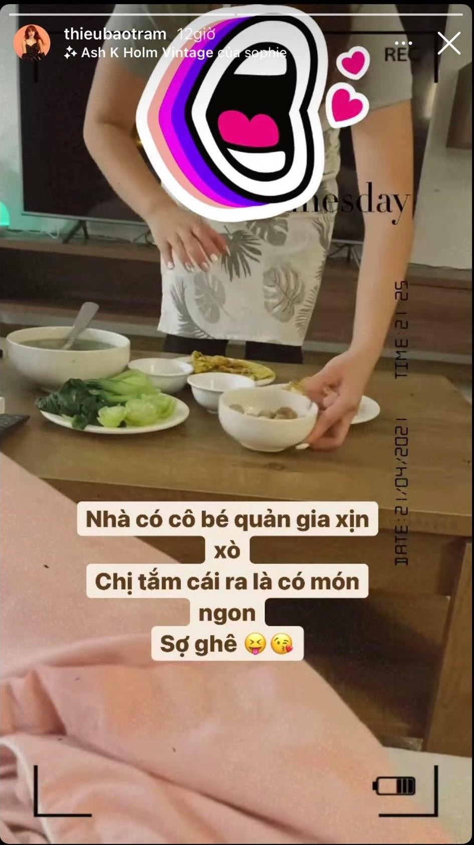 Thiều Bảo Trâm đang sống ở căn hộ của mình, góc rèm chỉ là sự trùng hợp mà thôi. Thiều Bảo Trâm đang sống ở căn hộ của mình, góc rèm chỉ là sự trùng hợp mà thôi.