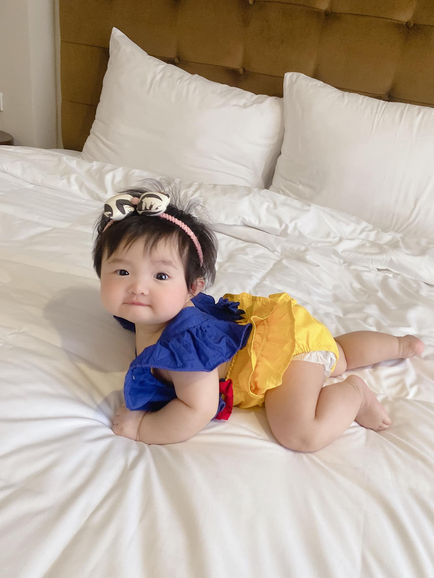 Cô bé còn được gọi là &quot;bánh bao sữa&quot; vì sự đáng yêu của mình.