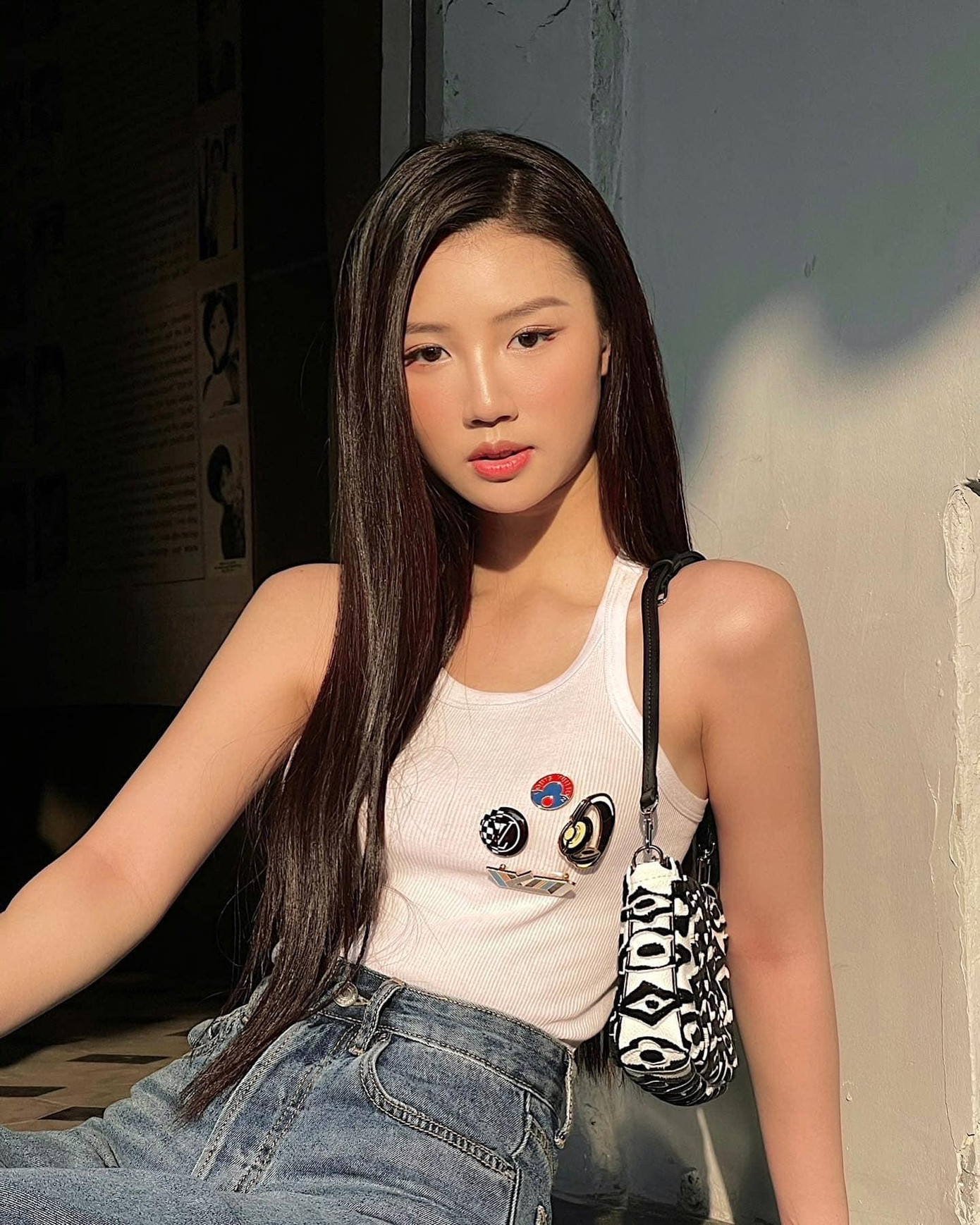 Nữ ca sĩ thăng hạng nhan sắc nhanh chóng dù mới hoạt động nghệ thuật. Nữ ca sĩ thăng hạng nhan sắc nhanh chóng dù mới hoạt động nghệ thuật.