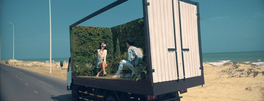 Nữ chính trong Nắm Đôi Bàn Tay là Amandine, từng xuất hiện trong Trốn Tìm của Đen Vâu.