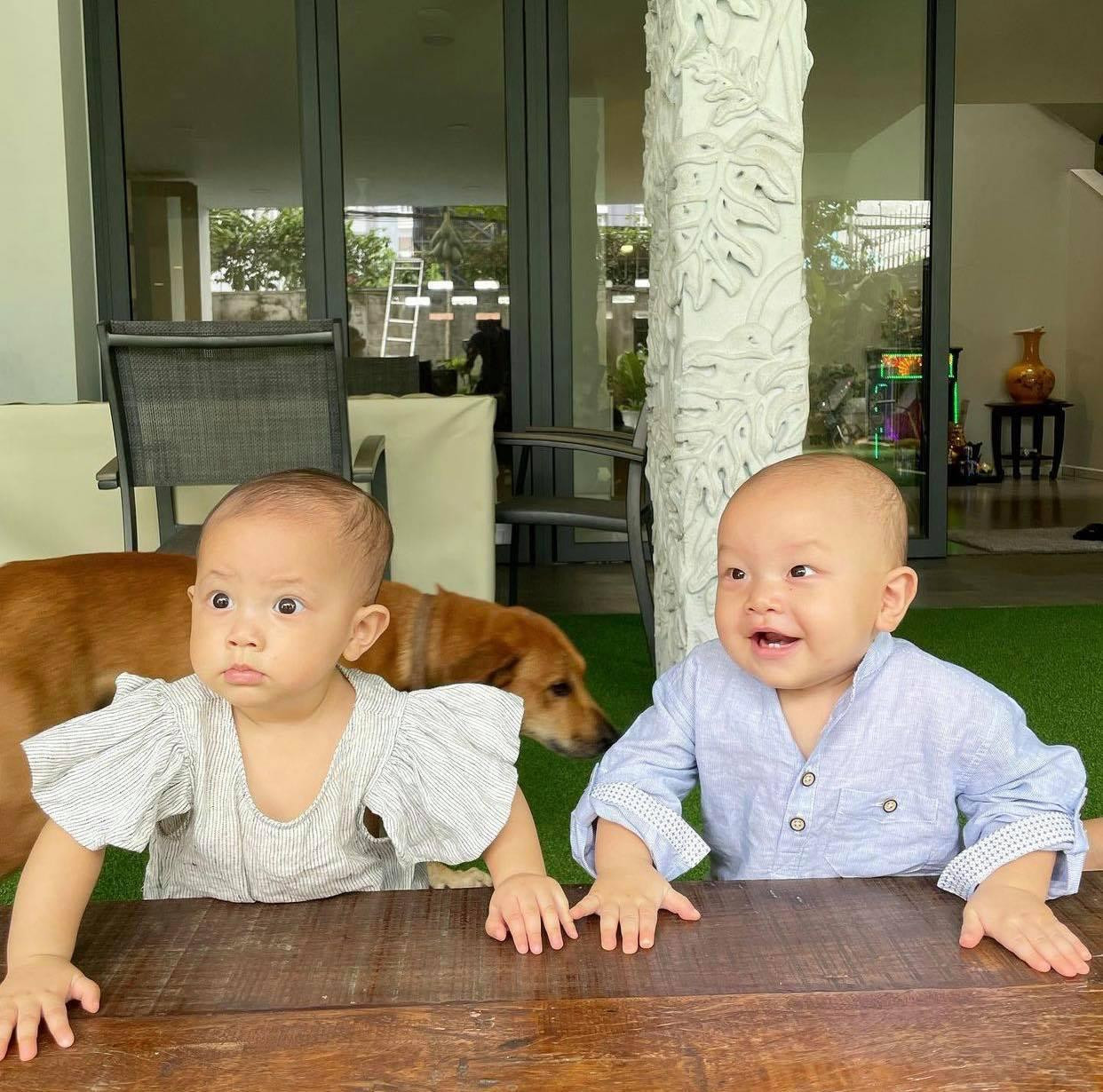 Lisa - Leon thích thú khi lần đầu được "họp gia đình"? Lisa - Leon thích thú khi lần đầu được "họp gia đình"?