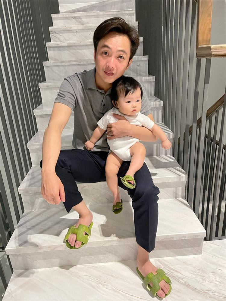 Những khoảnh khắc thường ngày của Suchin được cặp sao chia sẻ thoải mái trên mạng xã hội. Những khoảnh khắc thường ngày của Suchin được cặp sao chia sẻ thoải mái trên mạng xã hội.