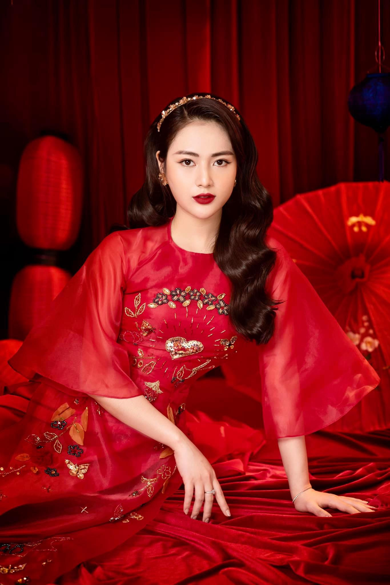 Nhan sắc xinh đẹp của Việt Hoa. Nhan sắc xinh đẹp của Việt Hoa.