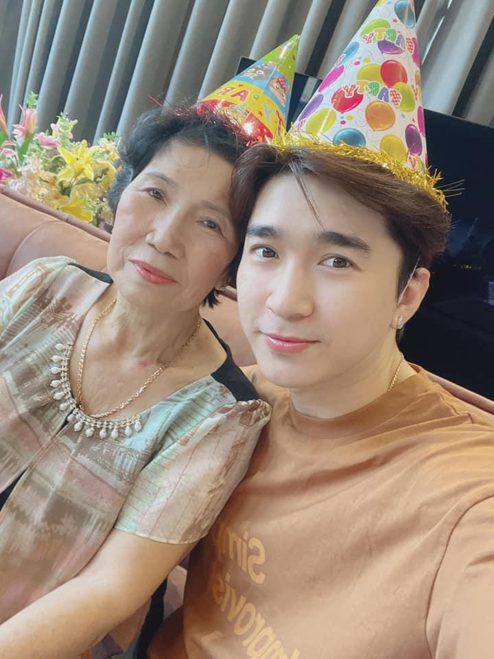 Anh nhắc lại sinh nhật cuối còn được bên mẹ.