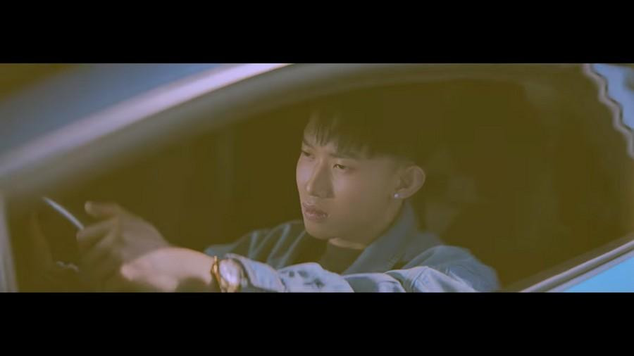 Tạo hình của Kay Trần trong MV. Tạo hình của Kay Trần trong MV.