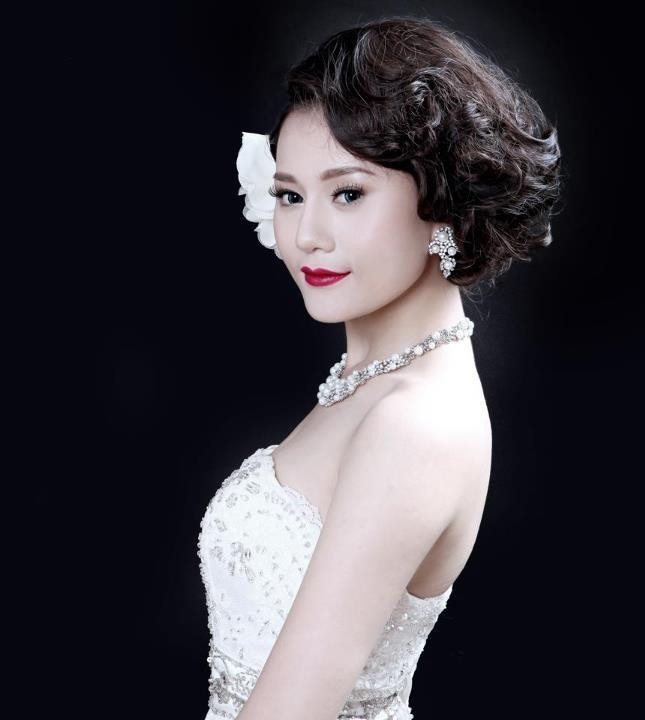 Vẻ ngoài của nữ diễn viên khi tham dự cuộc thi Nữ hoàng trang sức.