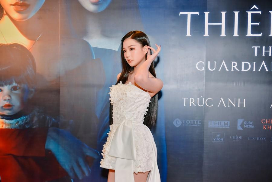 AMEE lần đầu thử sức với vai trò diễn viên. AMEE lần đầu thử sức với vai trò diễn viên.