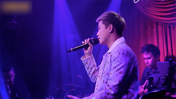 Quân A.P được đánh giá là người hát khá tốt trước khi lùm xùm diễn ra.