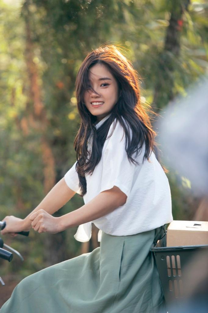 Màu sắc MV khiến người xem nhớ đến bộ phim "Tháng năm rực rỡ". Màu sắc MV khiến người xem nhớ đến bộ phim "Tháng năm rực rỡ".