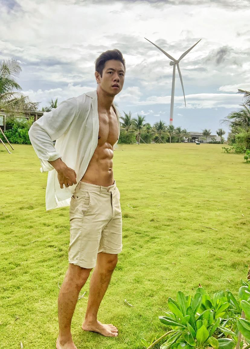 Thân hình hiện tại của Michael Trương cực kỳ rắn chắc. Thân hình hiện tại của Michael Trương cực kỳ rắn chắc.