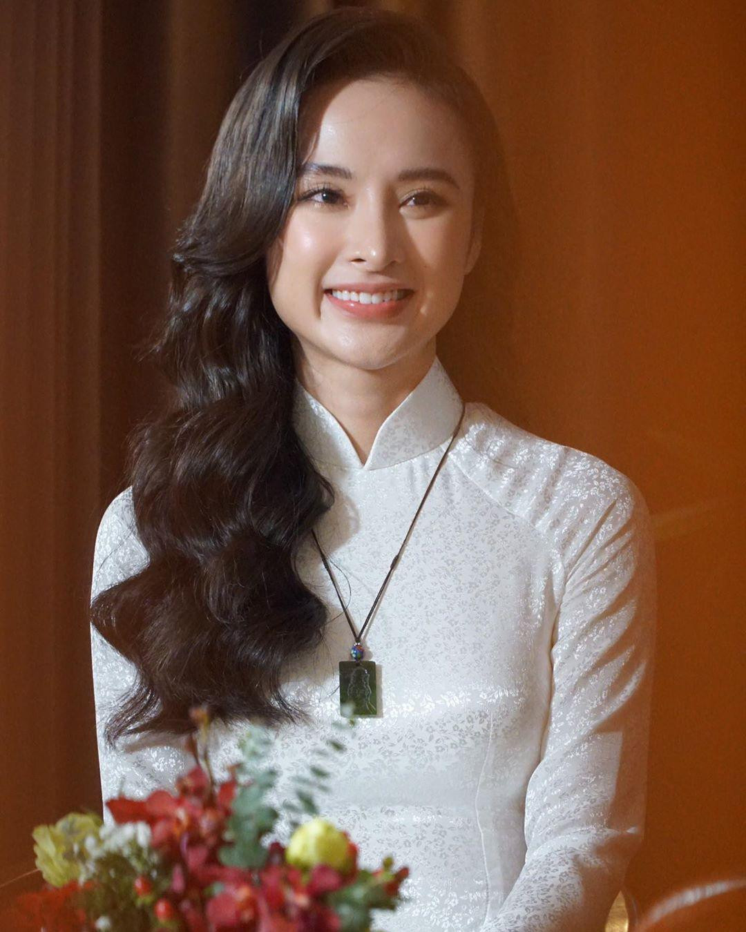 Angela Phương Trinh đăng thông tin sai lệch về điều trị COVID-19 gây bức xúc trong dư luận. Angela Phương Trinh đăng thông tin sai lệch về điều trị COVID-19 gây bức xúc trong dư luận.
