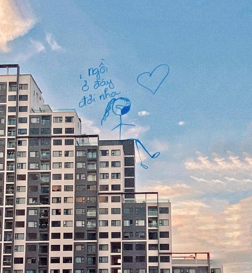 Cô khoe bức ảnh ngồi động viên các sĩ tử vừa biết kết quả. Cô khoe bức ảnh ngồi động viên các sĩ tử vừa biết kết quả.