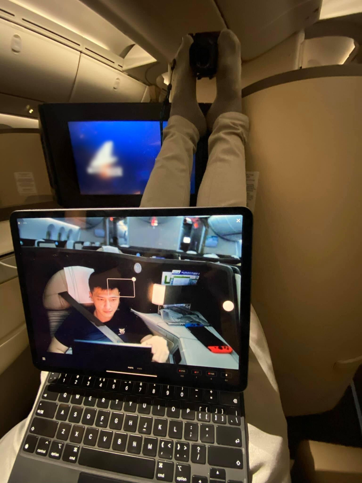 Hình ảnh khiến diễn viên gốc Hà Thành tiếp tục bị chỉ trích. Hình ảnh khiến diễn viên gốc Hà Thành tiếp tục bị chỉ trích.