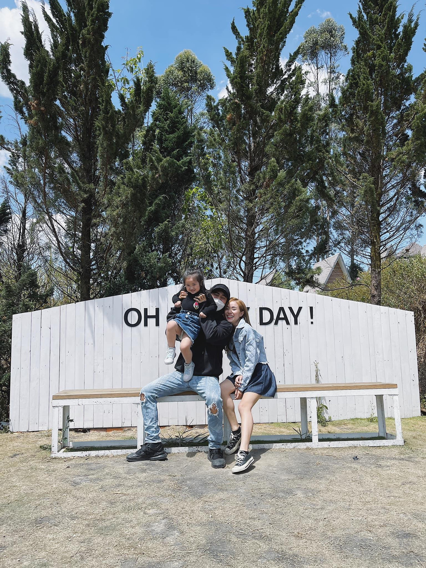 Đạt G đi du lịch cùng gia đình Cindy Lư. Đạt G đi du lịch cùng gia đình Cindy Lư.