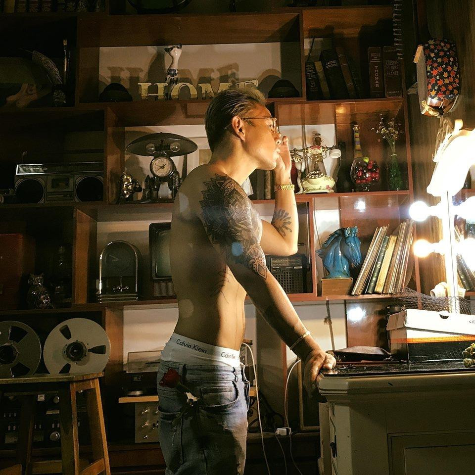 Binz của "những ngày cũ" rất chăm khoe cơ thể cường tráng. Binz của "những ngày cũ" rất chăm khoe cơ thể cường tráng.