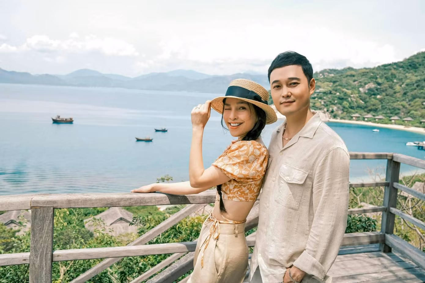 "Xem hồi bé mình cao bao nhiêu, giờ thì Vinh cao lớn bấy nhiêu", nữ ca sĩ bày tỏ.