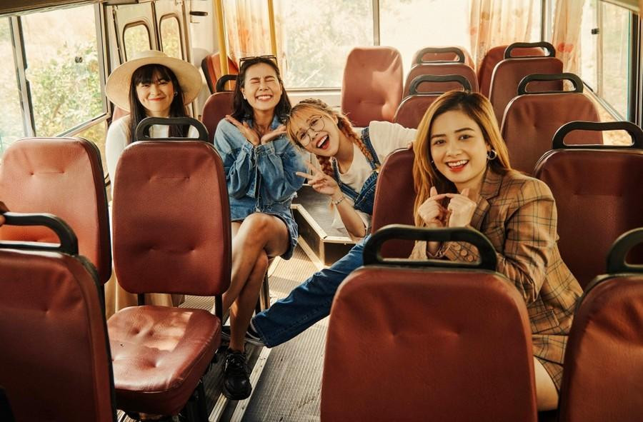 Dàn sao đã có thêm kỷ niệm đẹp trong lần quay MV này. Dàn sao đã có thêm kỷ niệm đẹp trong lần quay MV này.