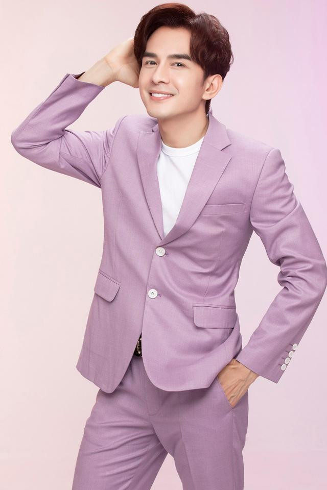 Dù đã 44 tuổi nhưng anh Bo Đan Trường vẫn giữ được vẻ ngoài trẻ trung, phong độ.