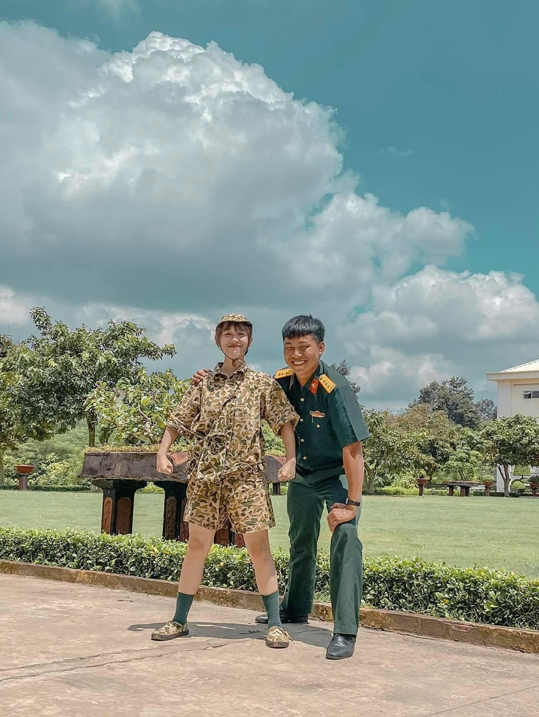 Mũi trưởng Long từng chia sẻ mình thân thiết nhất với Hậu Hoàng trong dàn cast Sao Nhập Ngũ 2020. Mũi trưởng Long từng chia sẻ mình thân thiết nhất với Hậu Hoàng trong dàn cast Sao Nhập Ngũ 2020.