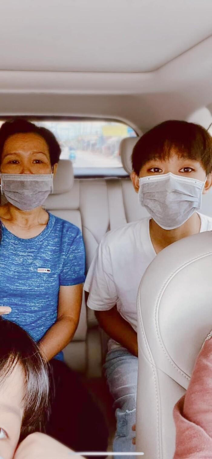 Hồ Văn Cường được quản lý và mẹ ruột đưa đi thi. Hồ Văn Cường được quản lý và mẹ ruột đưa đi thi.