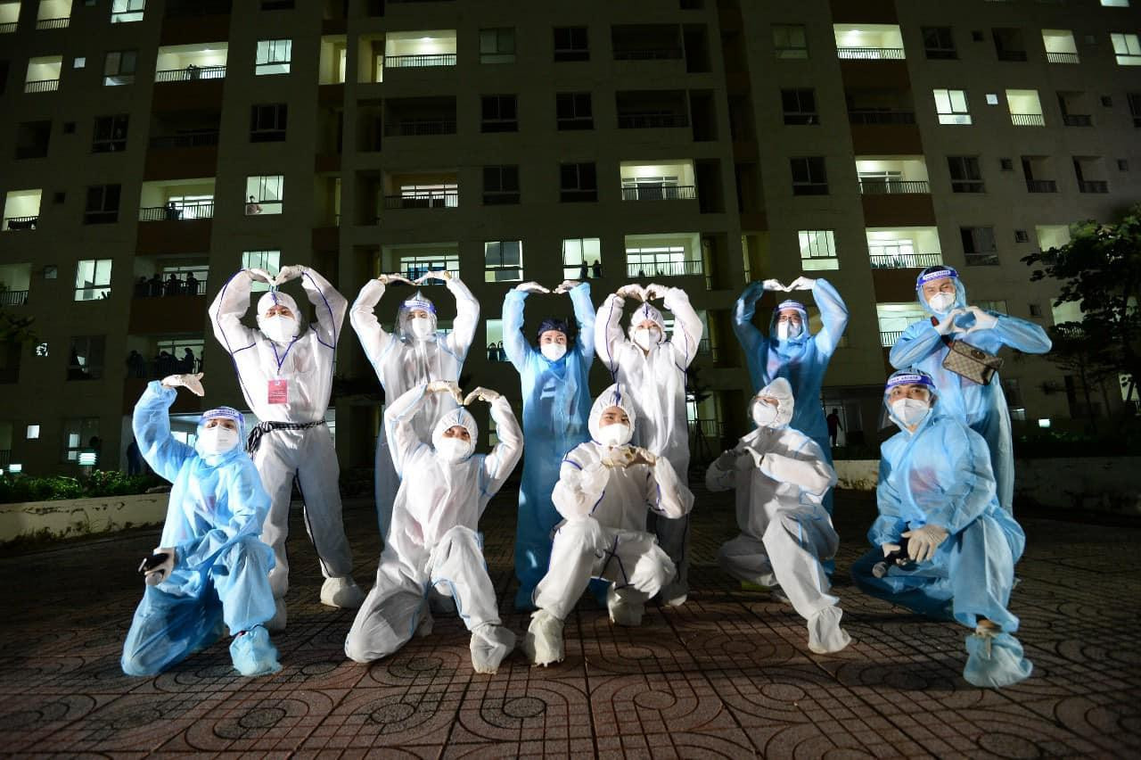 Các nghệ sĩ tích cực tham gia những buổi biểu diễn vì cộng đồng.